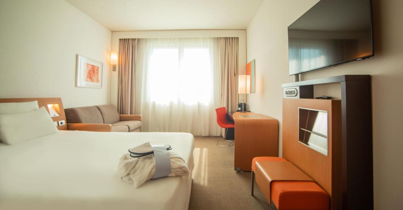 Novotel Salerno Est Arechi Eksteriør bilde