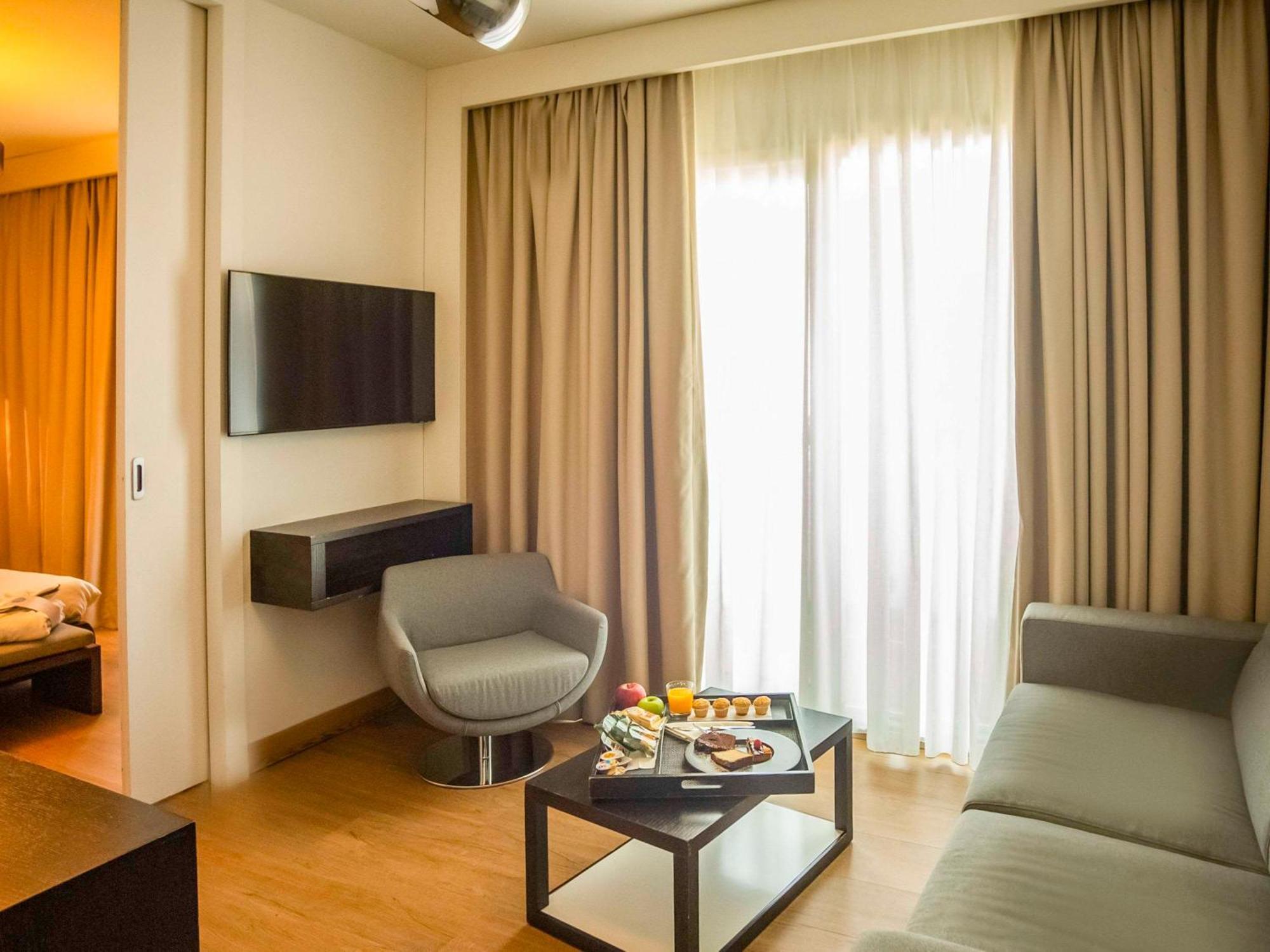 Novotel Salerno Est Arechi Eksteriør bilde