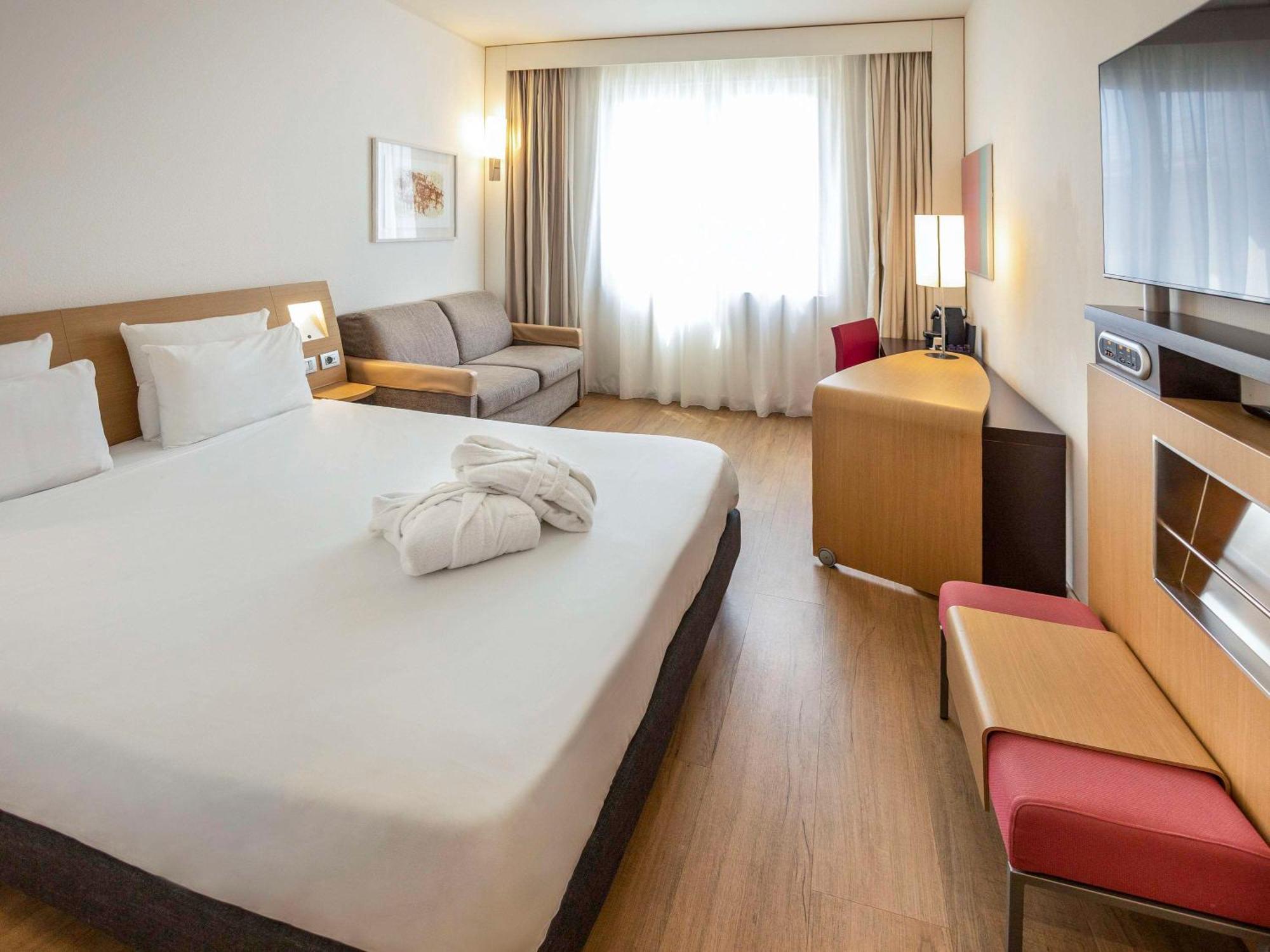 Novotel Salerno Est Arechi Eksteriør bilde