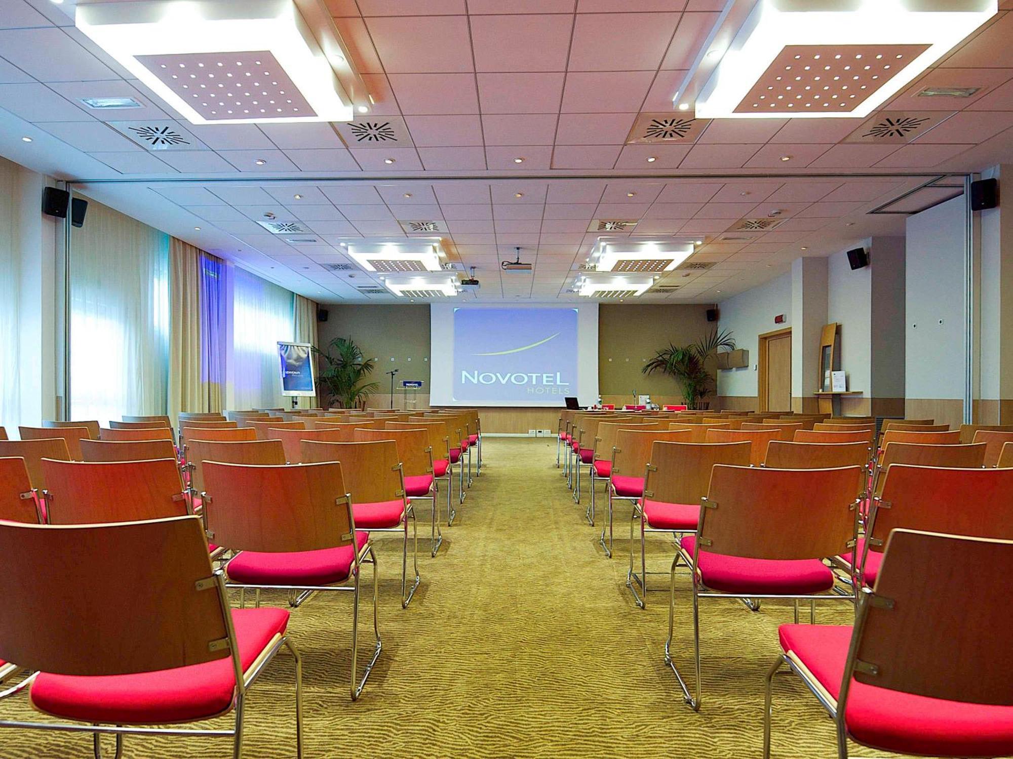 Novotel Salerno Est Arechi Eksteriør bilde