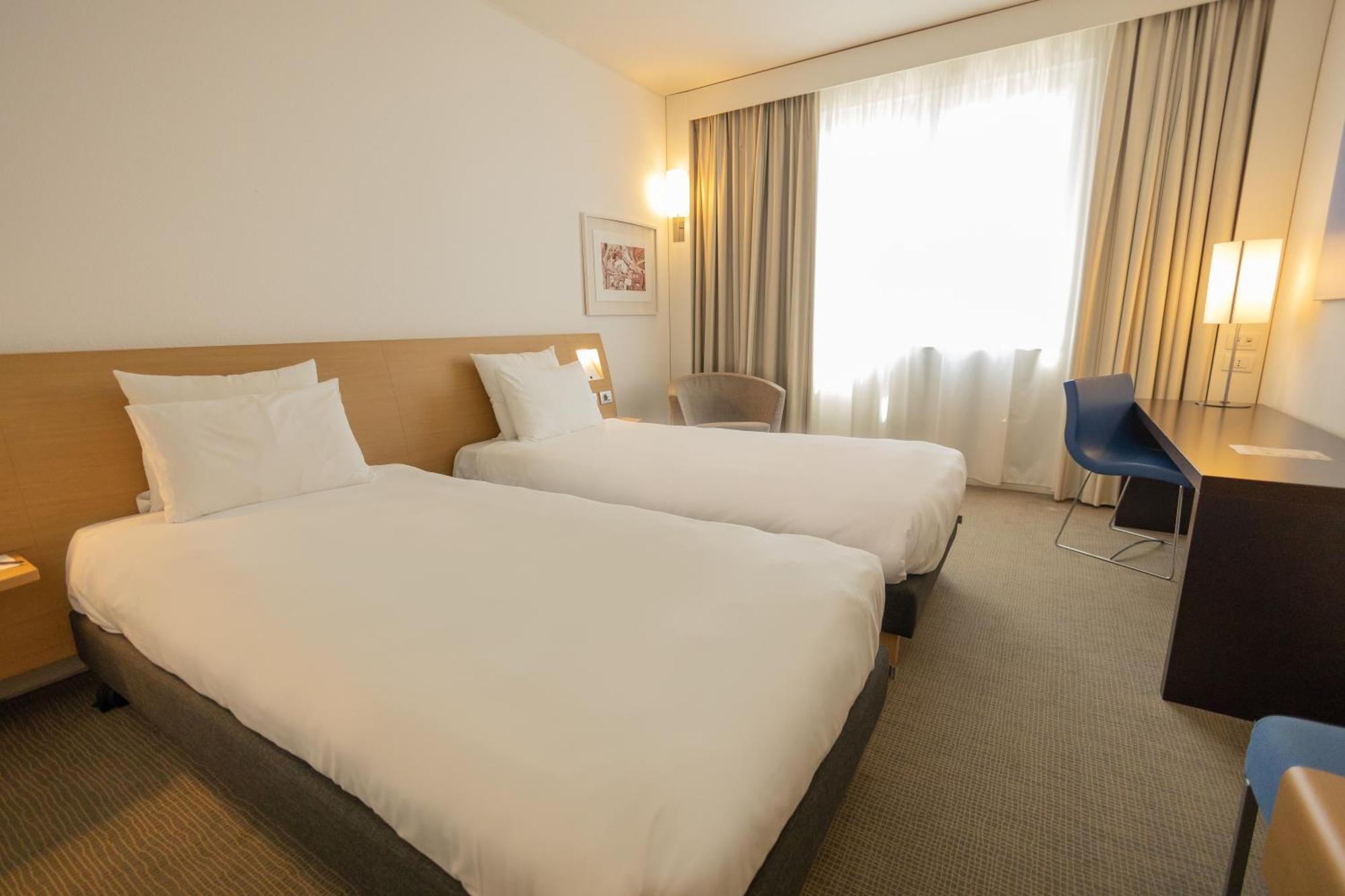 Novotel Salerno Est Arechi Eksteriør bilde
